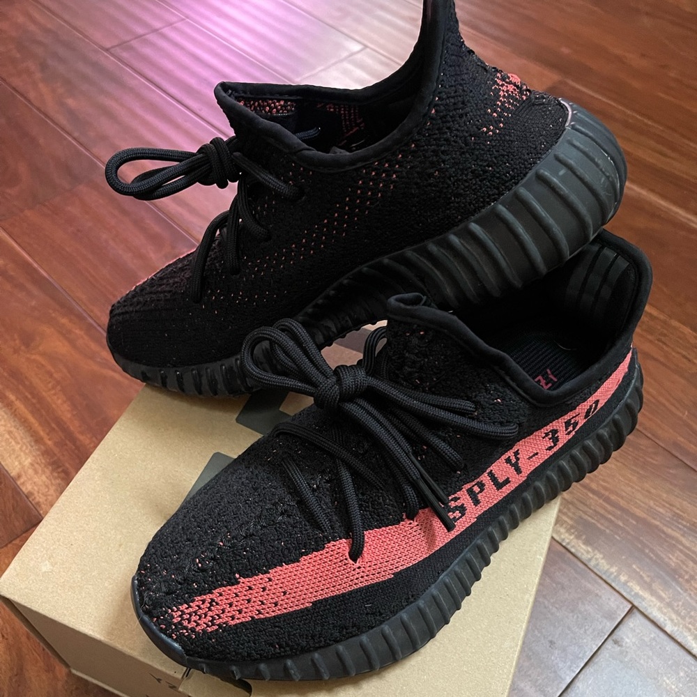 EUC Yeezy Boost 350 V2 Core Black Red size 5.5